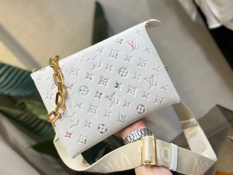 LV Coussin PM Puffy White For Women,  Shoulder And Crossbody Bags 10.2n/26cm LV M21209