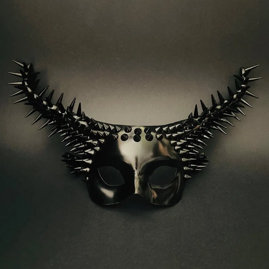 Spiked Horn Mask